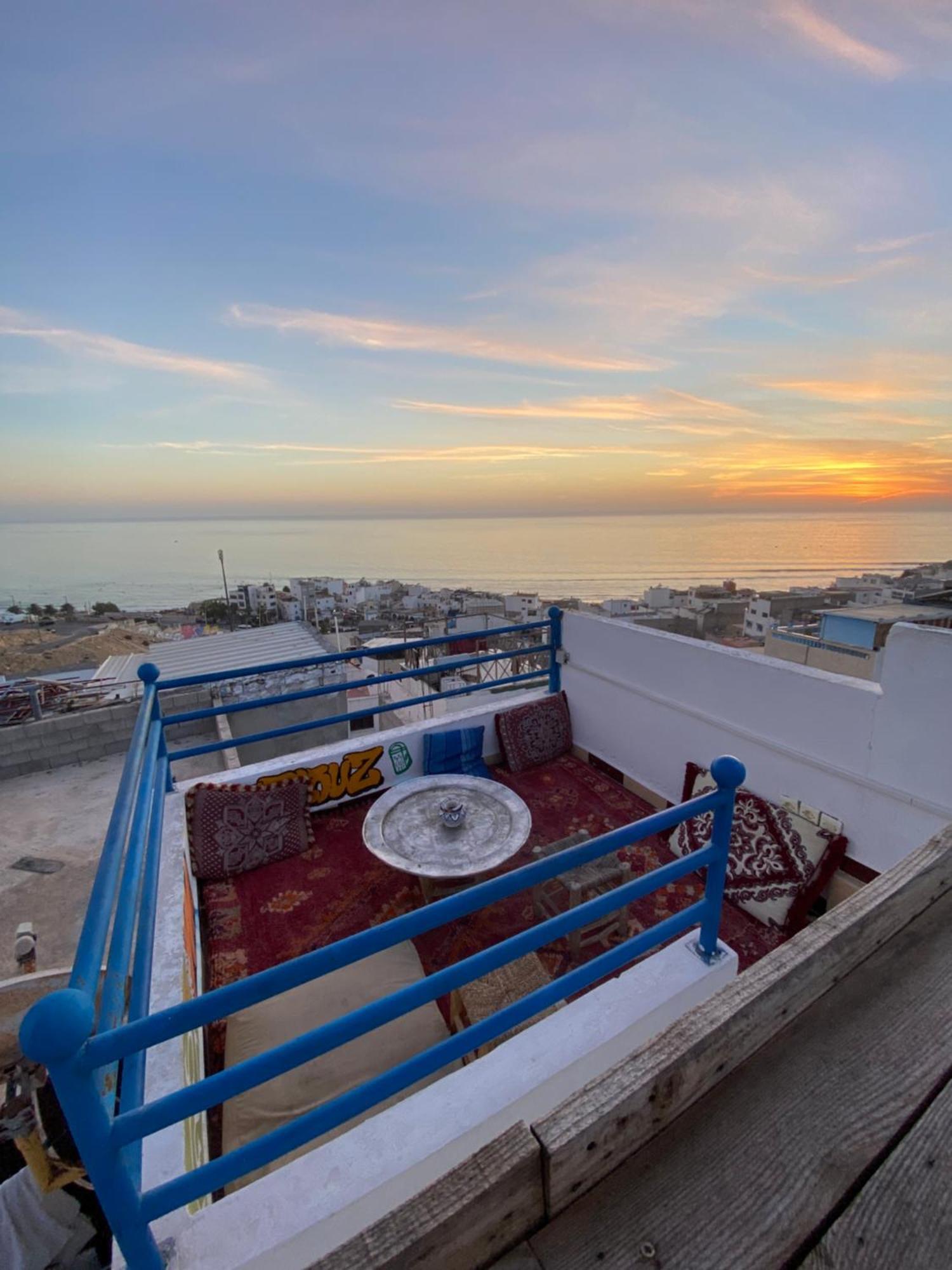 Sunny Wave Taghazout Surf & Yoga Hotell Exteriör bild