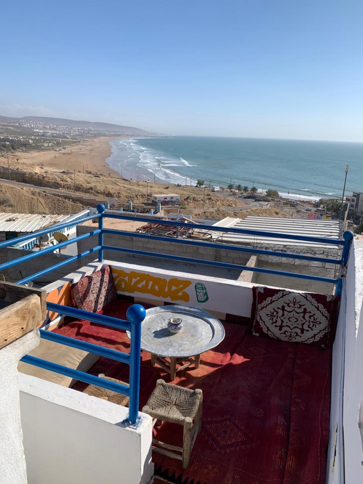 Sunny Wave Taghazout Surf & Yoga Hotell Exteriör bild